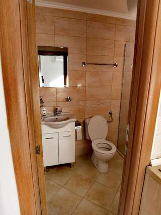 Апартаменты Apartments Suster Бар Трехместный номер, вид на сад-2