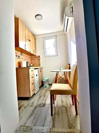 Апартаменты Apartments Suster Бар Трехместный номер, вид на сад-4