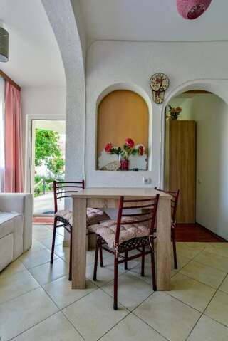 Апартаменты Apartments Suster Бар Апартаменты с видом на сад-5