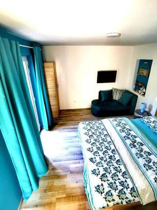 Апартаменты Apartments Suster Бар Трехместный номер, вид на сад-8